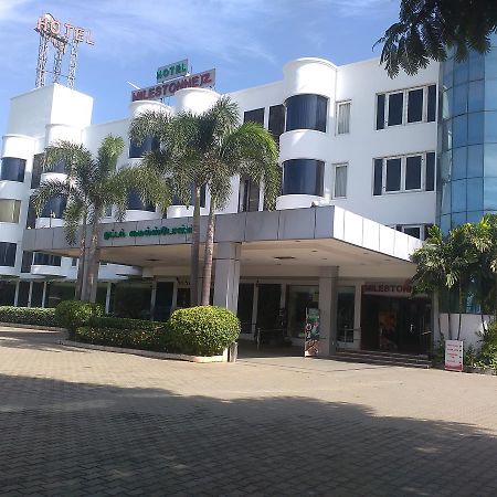 Hotel Milestonnez Sriperumbudur Bagian luar foto