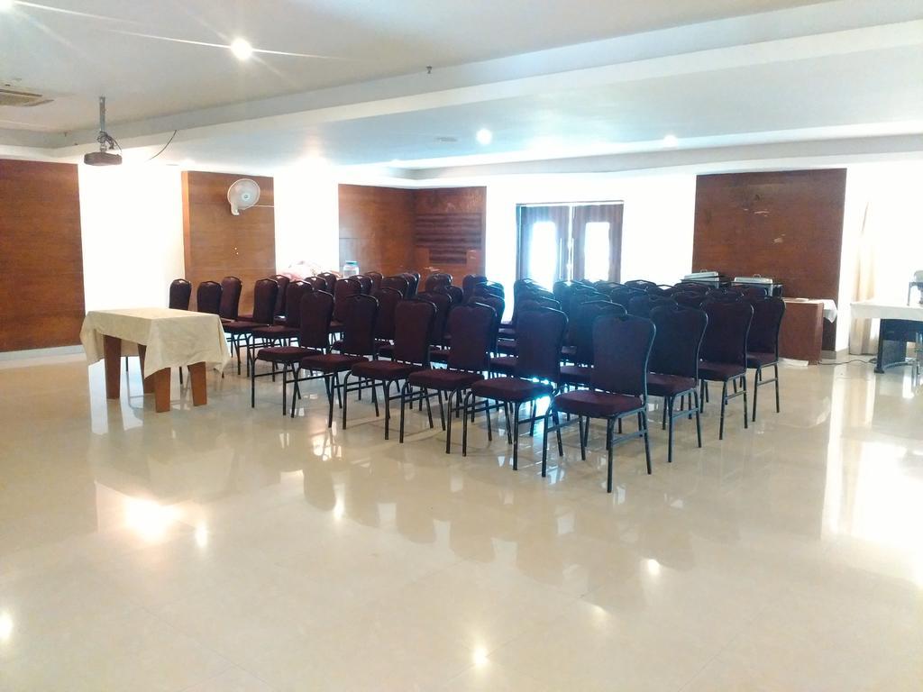 Hotel Milestonnez Sriperumbudur Bagian luar foto