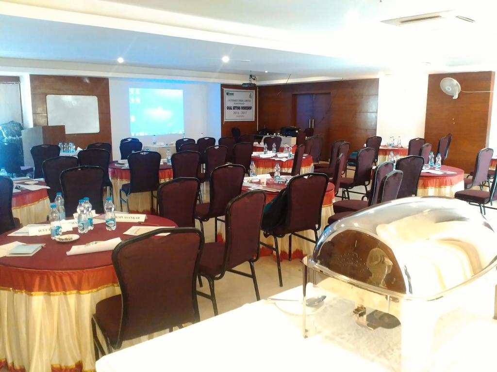Hotel Milestonnez Sriperumbudur Bagian luar foto