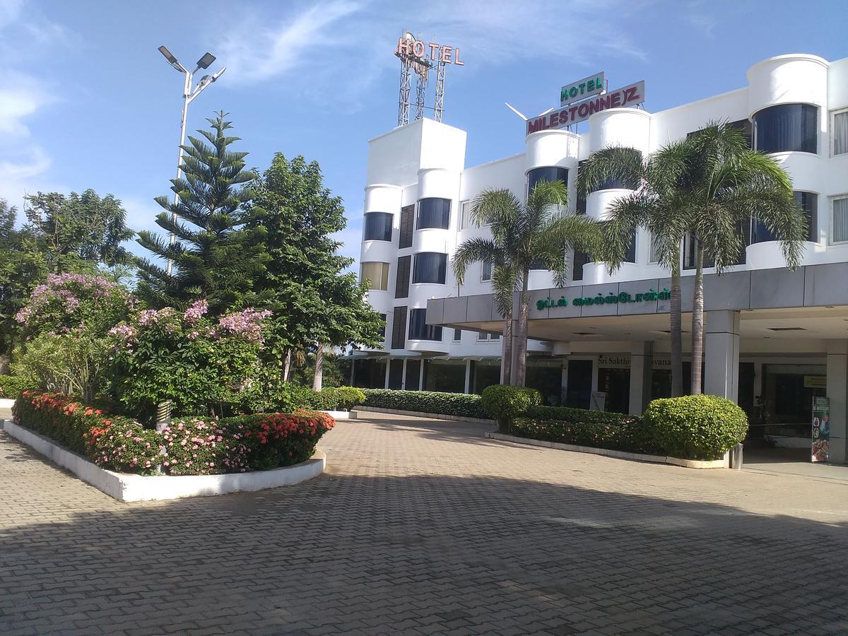 Hotel Milestonnez Sriperumbudur Bagian luar foto